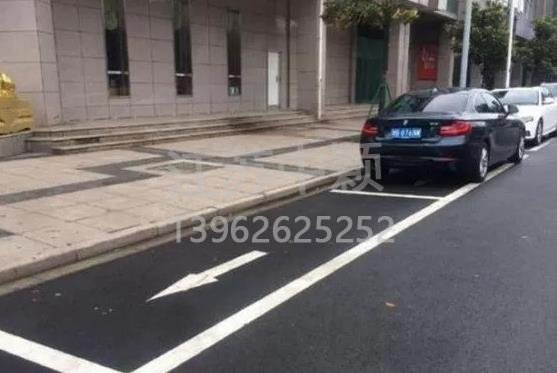 車停在車位也被貼處罰單子？交通警察：這三種停車方式也算違規(guī)！